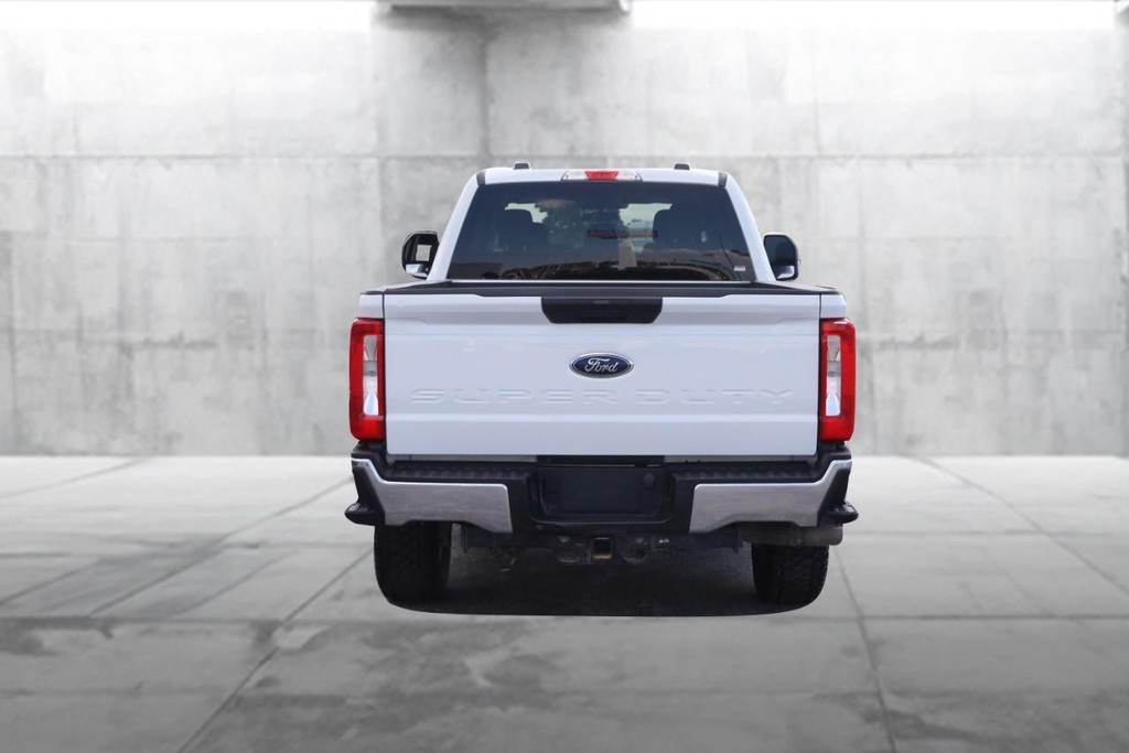 Ford Super Duty F-350 SRW Vehicle Image 06