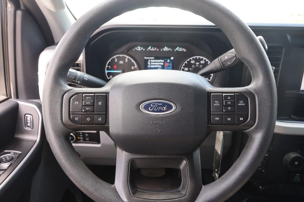 Ford Super Duty F-350 SRW Vehicle Image 10