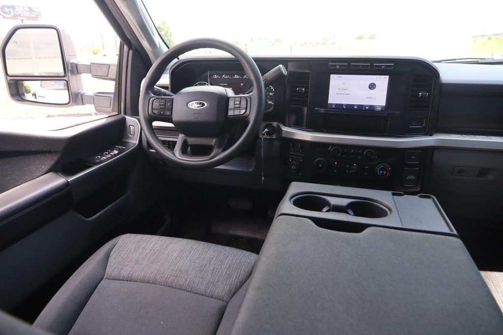 Ford Super Duty F-350 SRW Vehicle Image 20