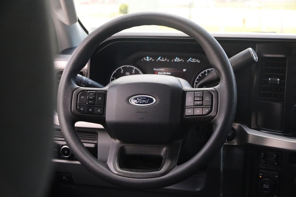 Ford Super Duty F-350 SRW Vehicle Image 21