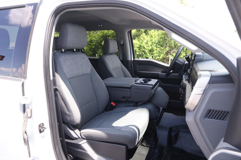 Ford Super Duty F-350 SRW Vehicle Image 24