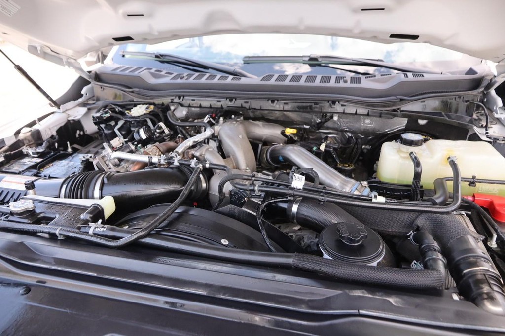 Ford Super Duty F-350 SRW Vehicle Image 25