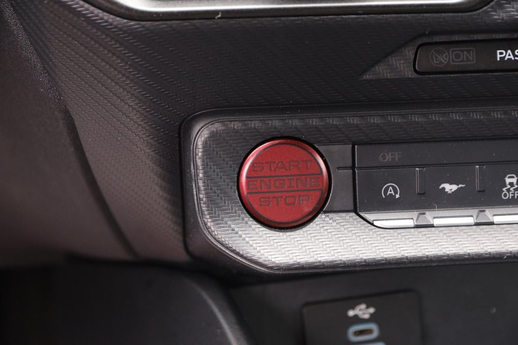 Ford Mustang Vehicle Image 14