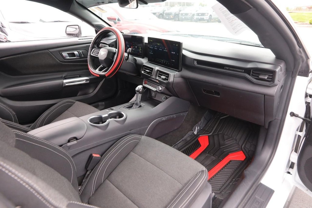 Ford Mustang Vehicle Image 21