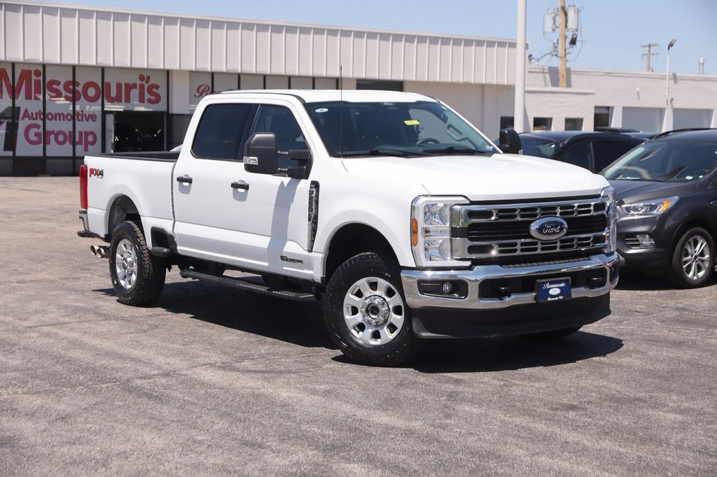 Ford Super Duty F-250 SRW Vehicle Image 02
