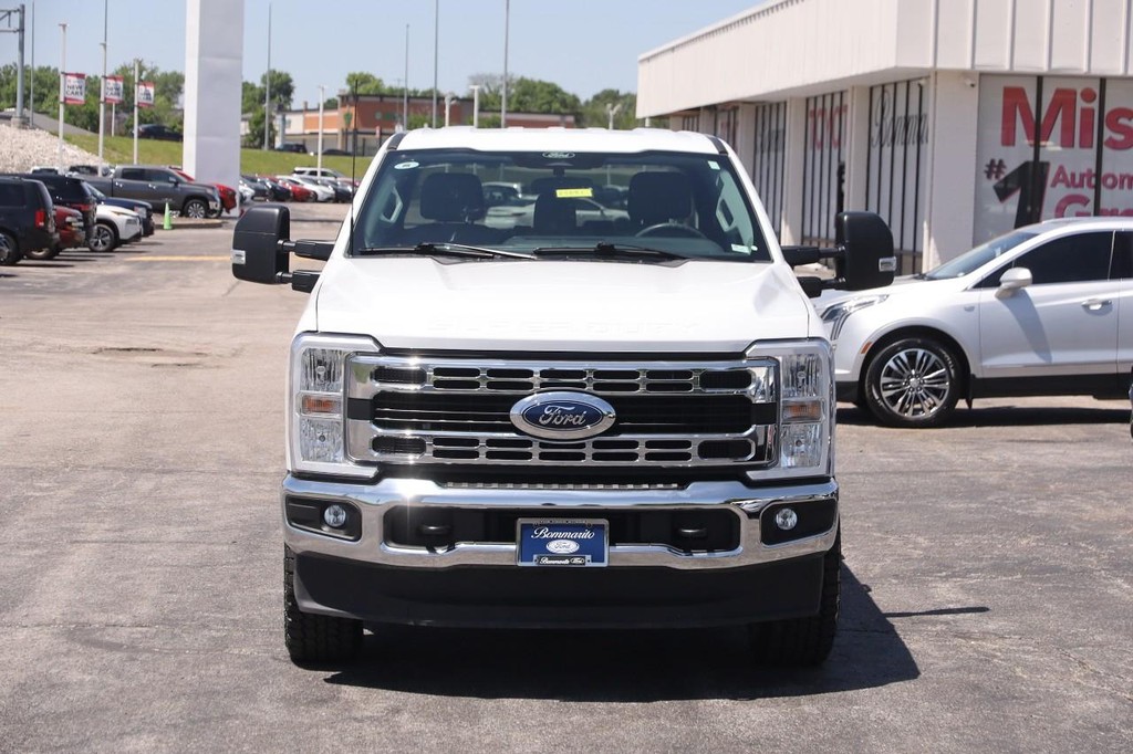 Ford Super Duty F-250 SRW Vehicle Image 04
