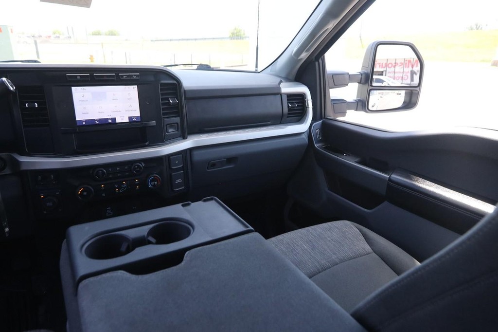 Ford Super Duty F-250 SRW Vehicle Image 23