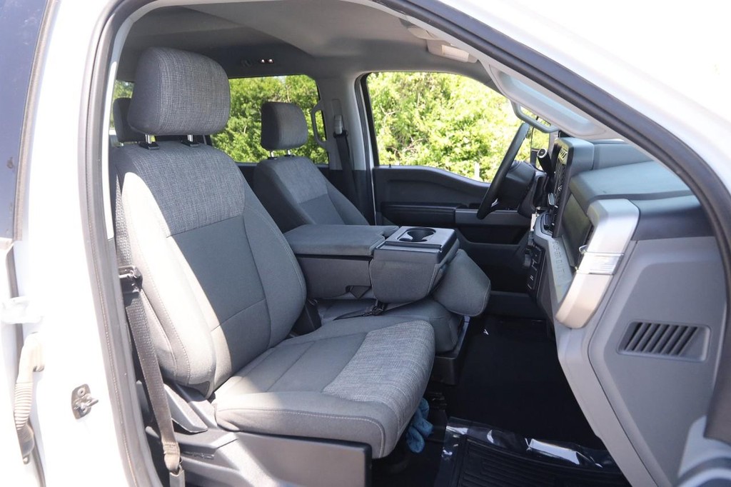 Ford Super Duty F-250 SRW Vehicle Image 24