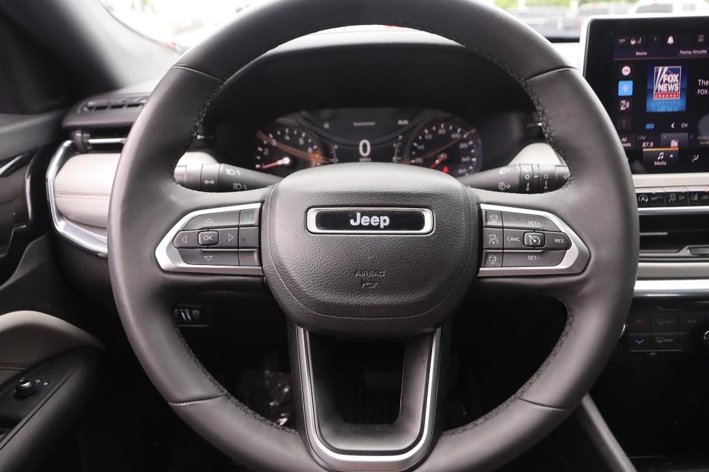 Jeep Compass Vehicle Image 10