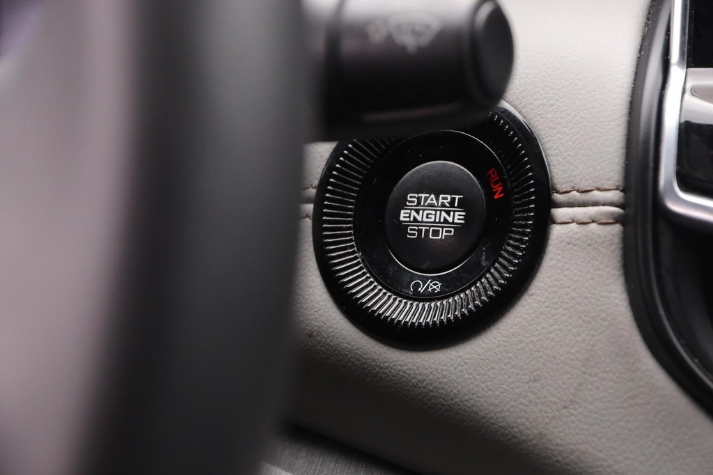 Jeep Compass Vehicle Image 14