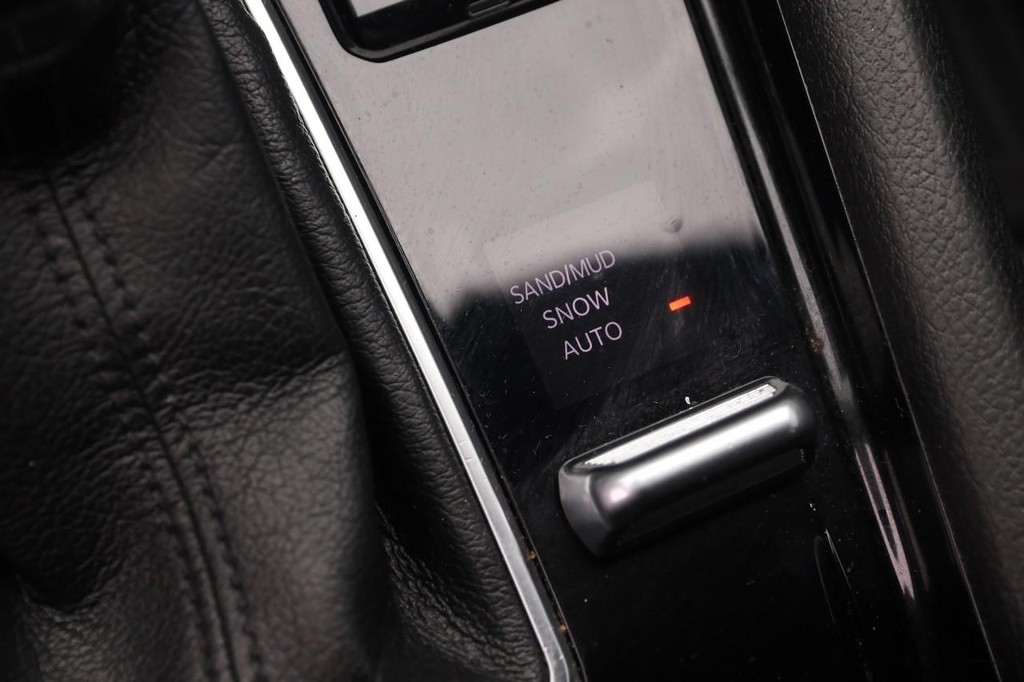 Jeep Compass Vehicle Image 18