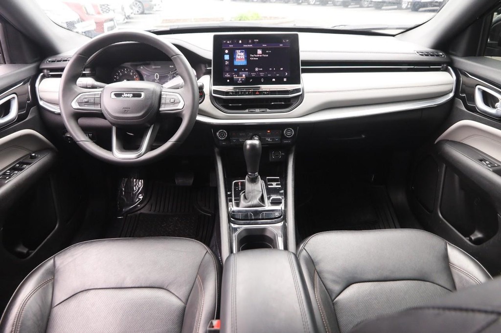Jeep Compass Vehicle Image 20