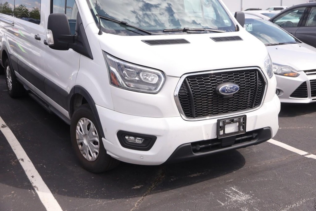 Ford Transit Passenger Wagon Vehicle Full-screen Gallery Image 2