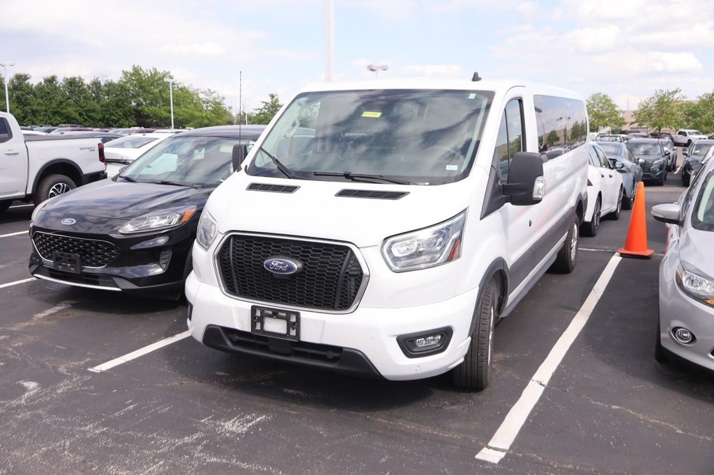 Ford Transit Passenger Wagon Vehicle Full-screen Gallery Image 3