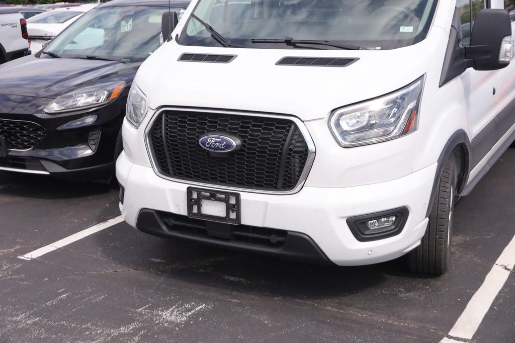 Ford Transit Passenger Wagon Vehicle Full-screen Gallery Image 4