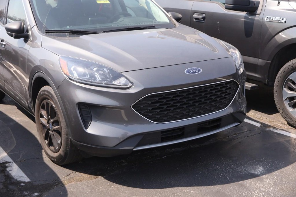 Ford Escape Vehicle Full-screen Gallery Image 2
