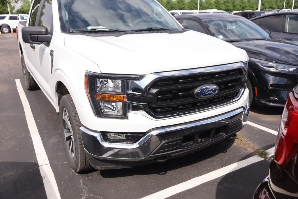 Ford F-150 Vehicle Full-screen Gallery Image 2