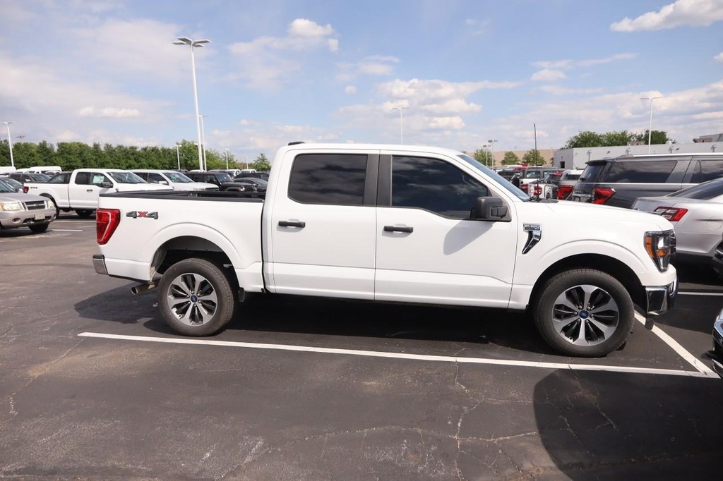 Ford F-150 Vehicle Full-screen Gallery Image 3