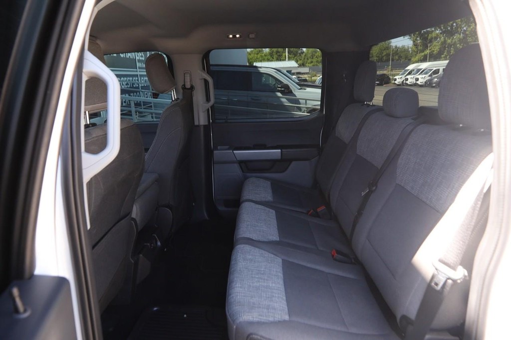 Ford F-150 Vehicle Full-screen Gallery Image 9