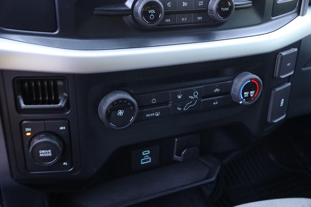 Ford F-150 Vehicle Full-screen Gallery Image 16