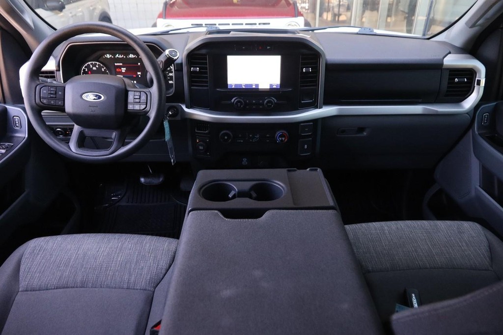 Ford F-150 Vehicle Full-screen Gallery Image 18