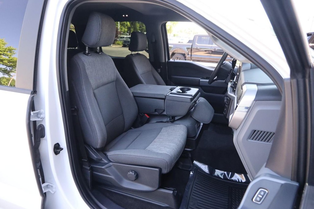Ford F-150 Vehicle Full-screen Gallery Image 23
