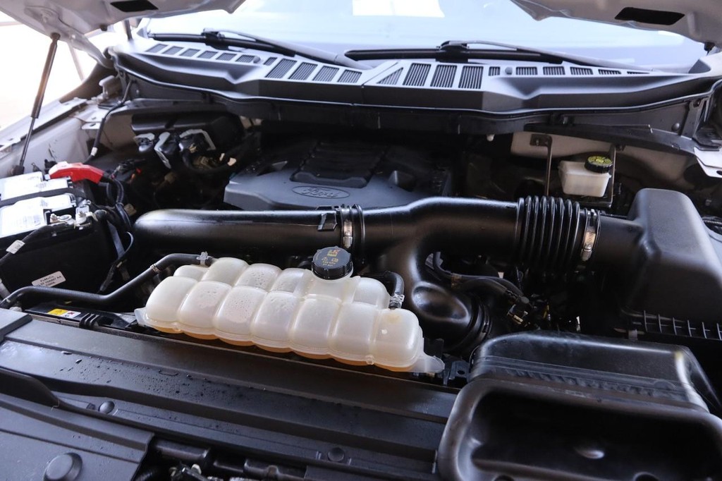 Ford F-150 Vehicle Full-screen Gallery Image 24