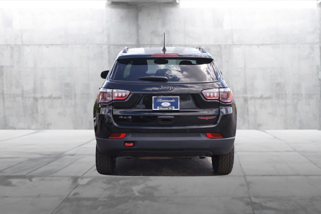 Jeep Compass Vehicle Full-screen Gallery Image 6