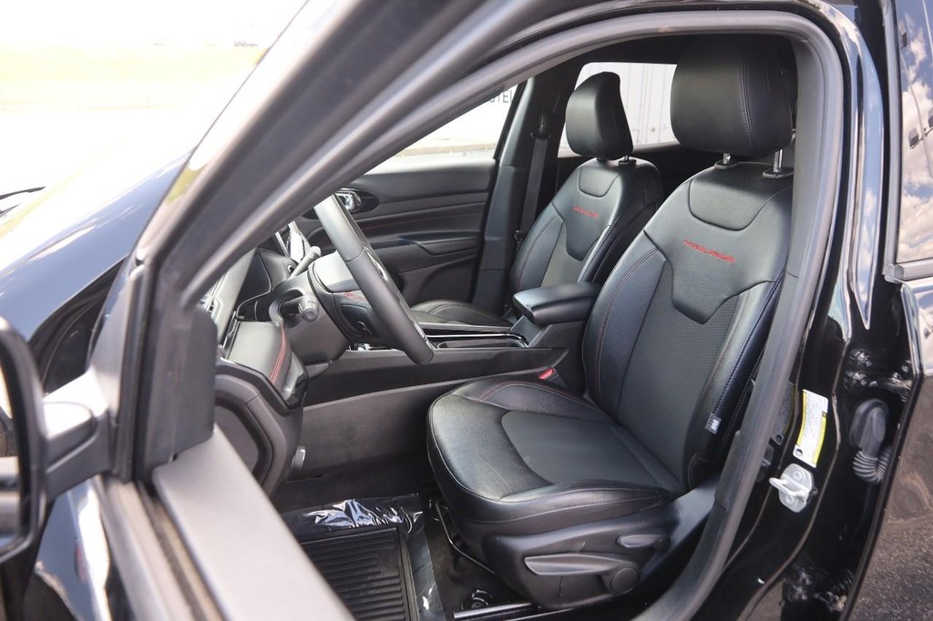 Jeep Compass Vehicle Full-screen Gallery Image 8