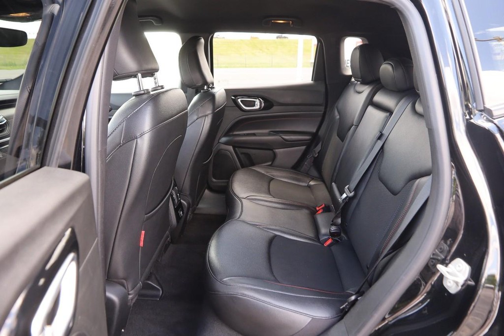Jeep Compass Vehicle Full-screen Gallery Image 9