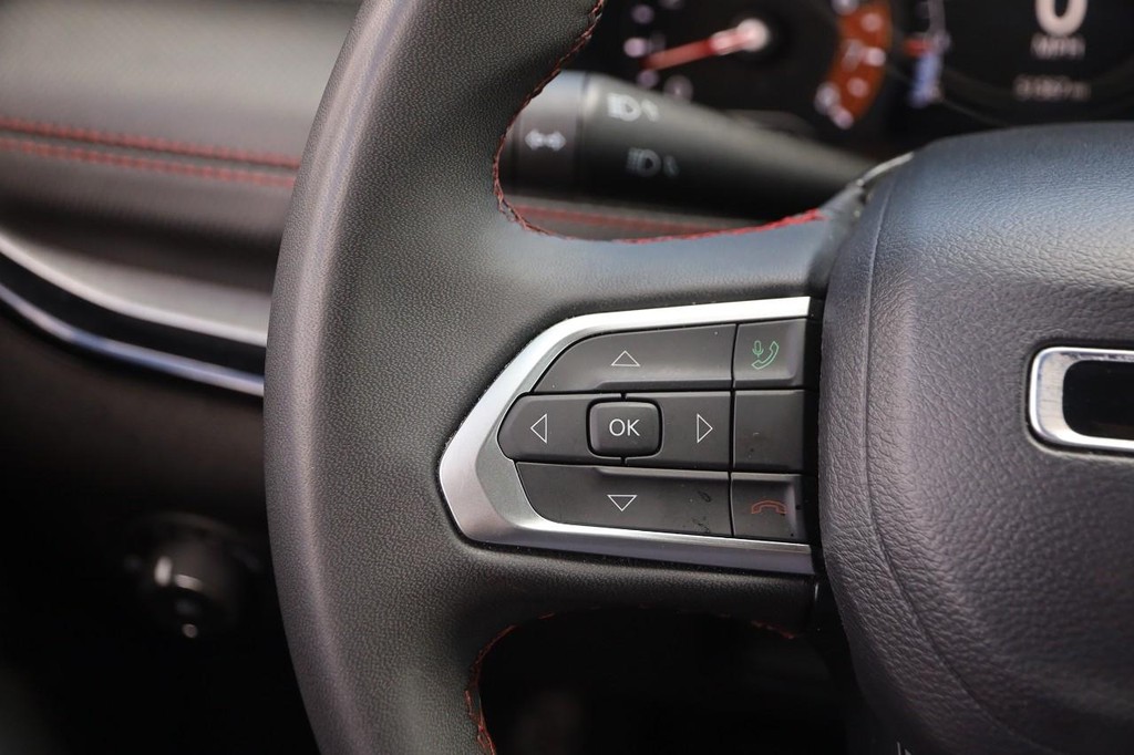 Jeep Compass Vehicle Full-screen Gallery Image 11