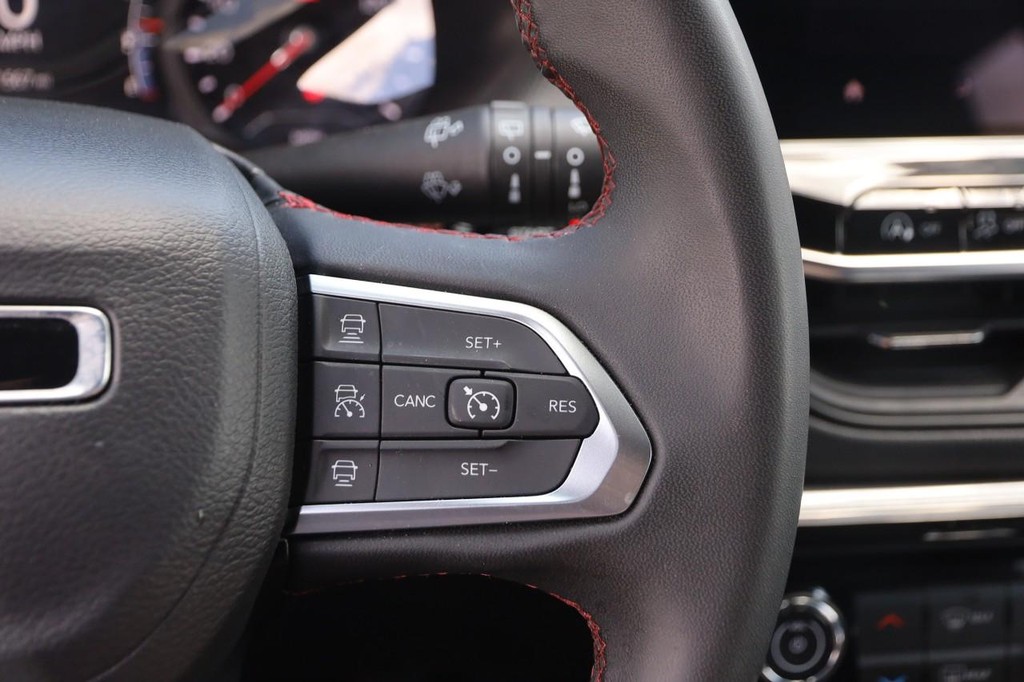 Jeep Compass Vehicle Full-screen Gallery Image 12