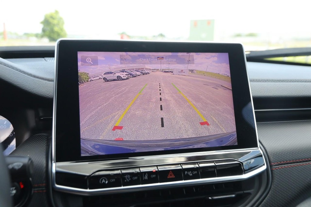 Jeep Compass Vehicle Full-screen Gallery Image 15