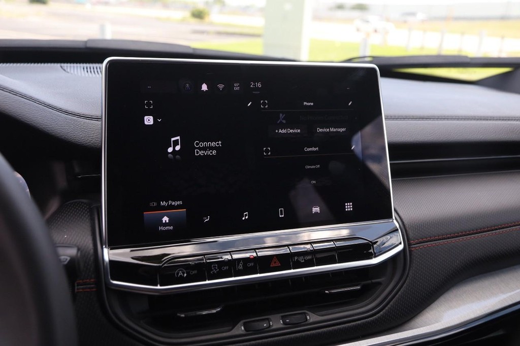 Jeep Compass Vehicle Full-screen Gallery Image 16