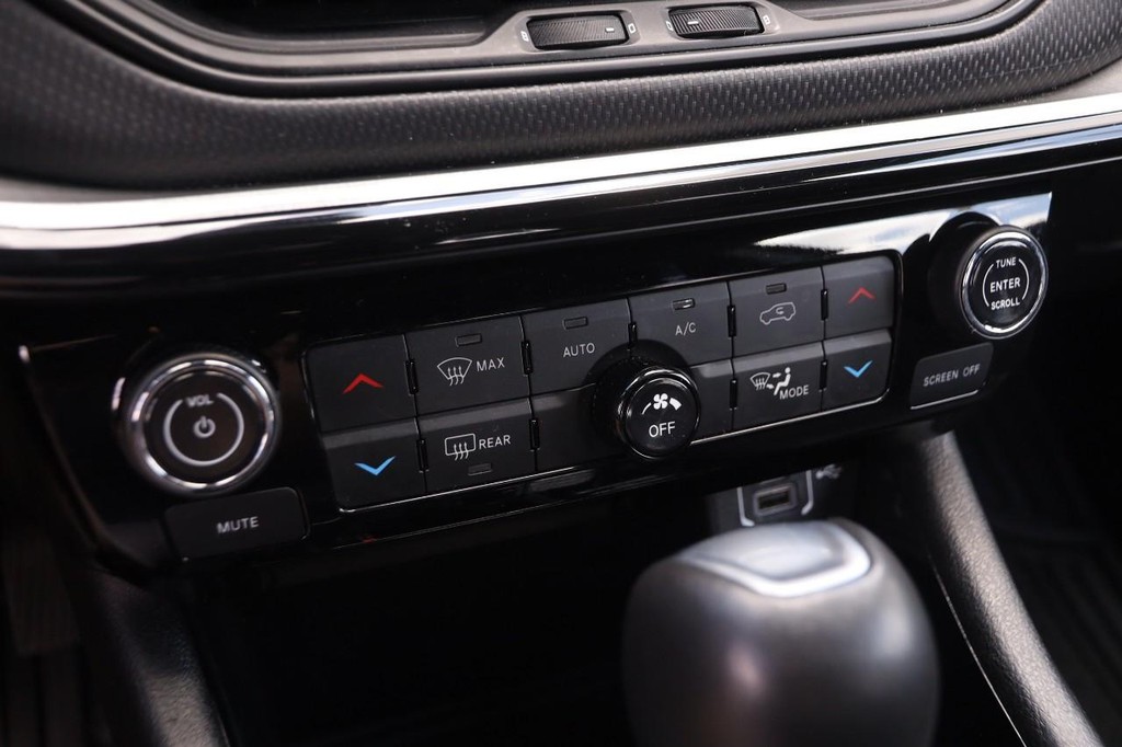 Jeep Compass Vehicle Full-screen Gallery Image 18