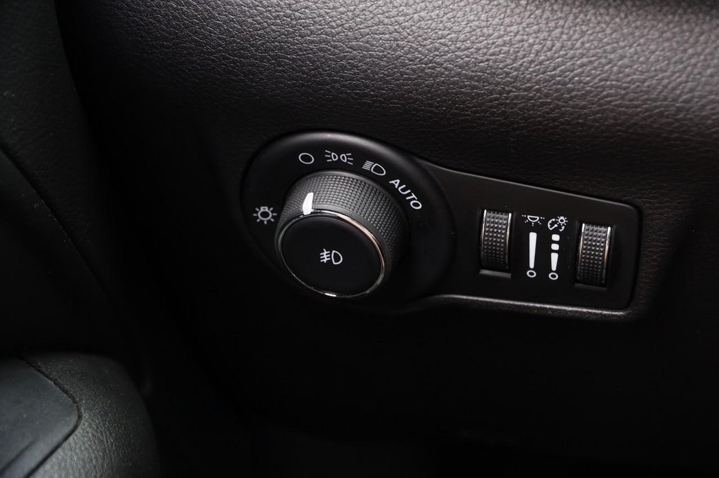 Jeep Compass Vehicle Full-screen Gallery Image 20
