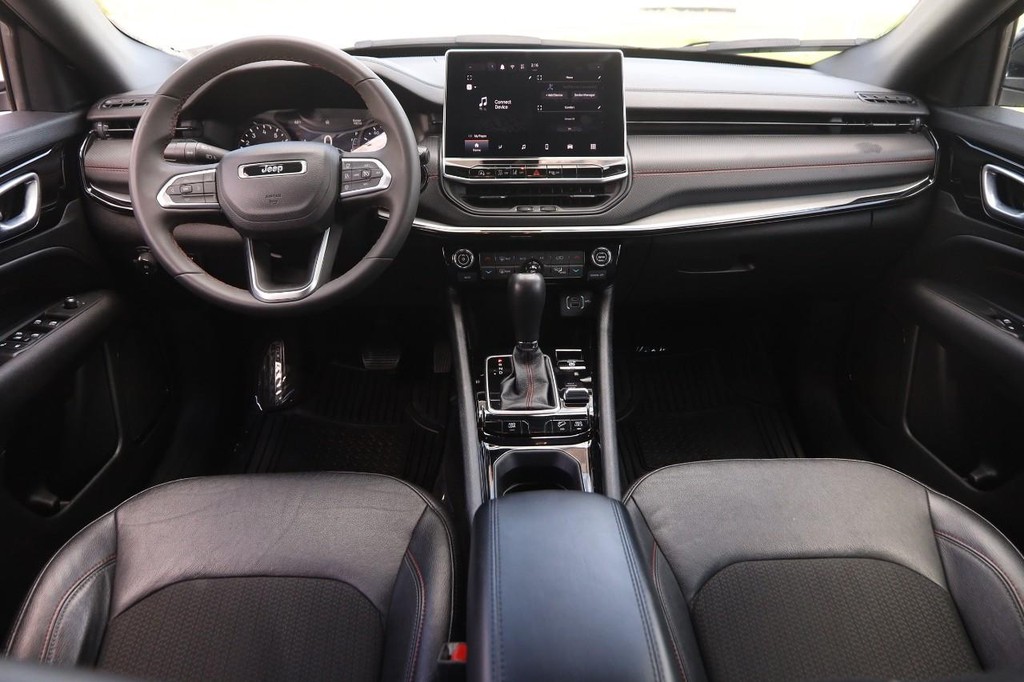 Jeep Compass Vehicle Full-screen Gallery Image 21