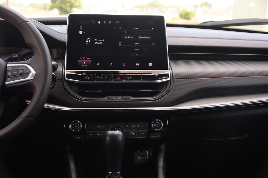 Jeep Compass Vehicle Full-screen Gallery Image 24