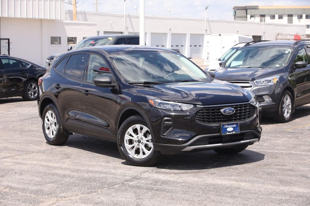 Ford Escape Vehicle Full-screen Gallery Image 2