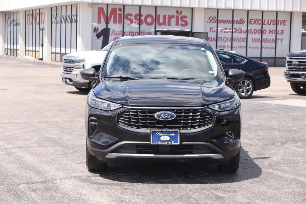 Ford Escape Vehicle Full-screen Gallery Image 4