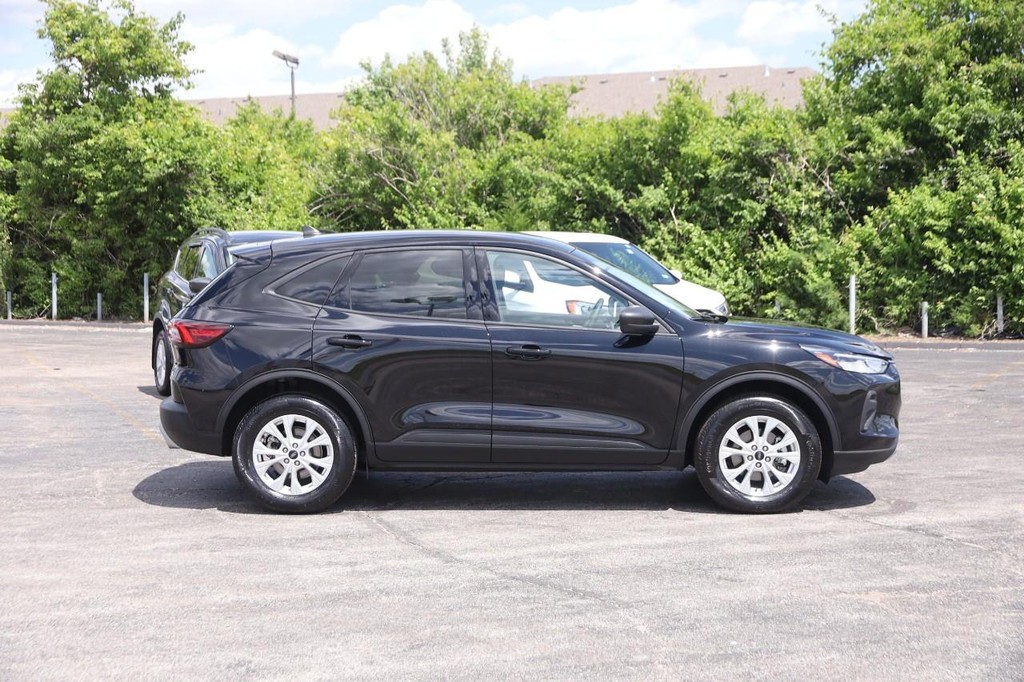 Ford Escape Vehicle Full-screen Gallery Image 5