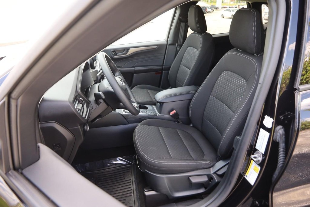 Ford Escape Vehicle Full-screen Gallery Image 8