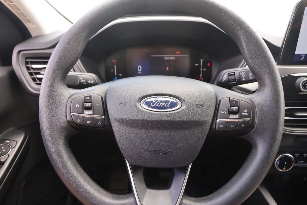 Ford Escape Vehicle Full-screen Gallery Image 10