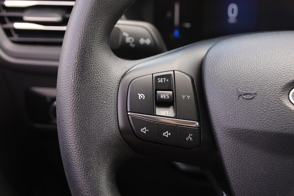 Ford Escape Vehicle Full-screen Gallery Image 11
