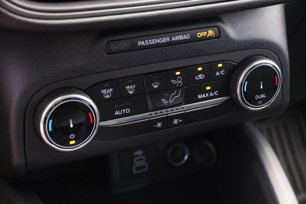 Ford Escape Vehicle Full-screen Gallery Image 17