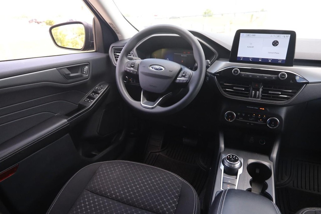 Ford Escape Vehicle Full-screen Gallery Image 21