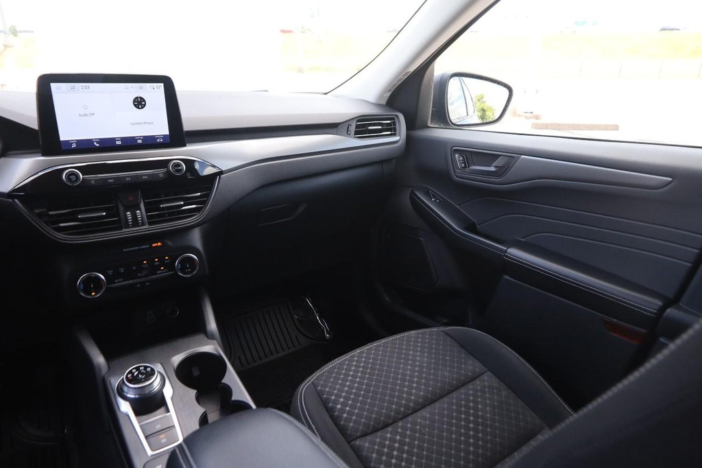 Ford Escape Vehicle Full-screen Gallery Image 24