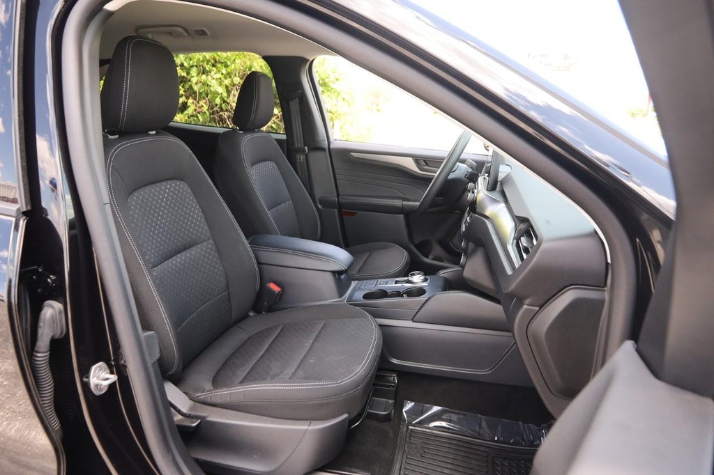 Ford Escape Vehicle Full-screen Gallery Image 25