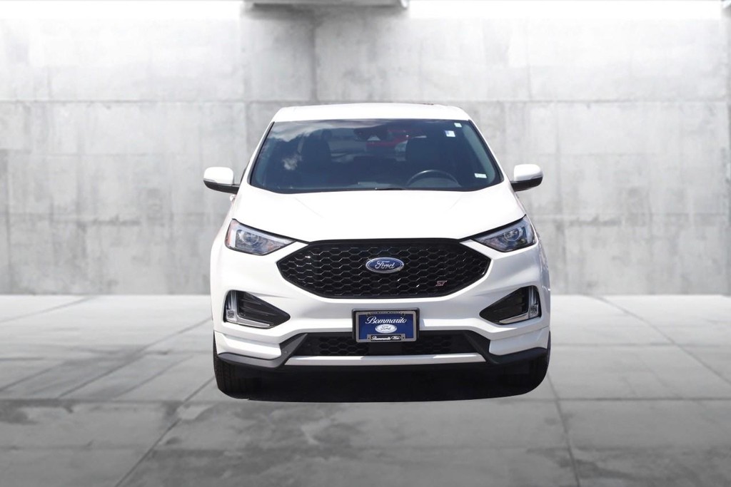 Ford Edge Vehicle Full-screen Gallery Image 4