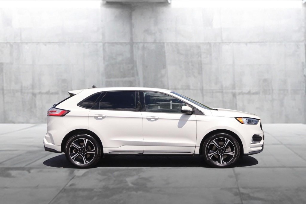 Ford Edge Vehicle Full-screen Gallery Image 5